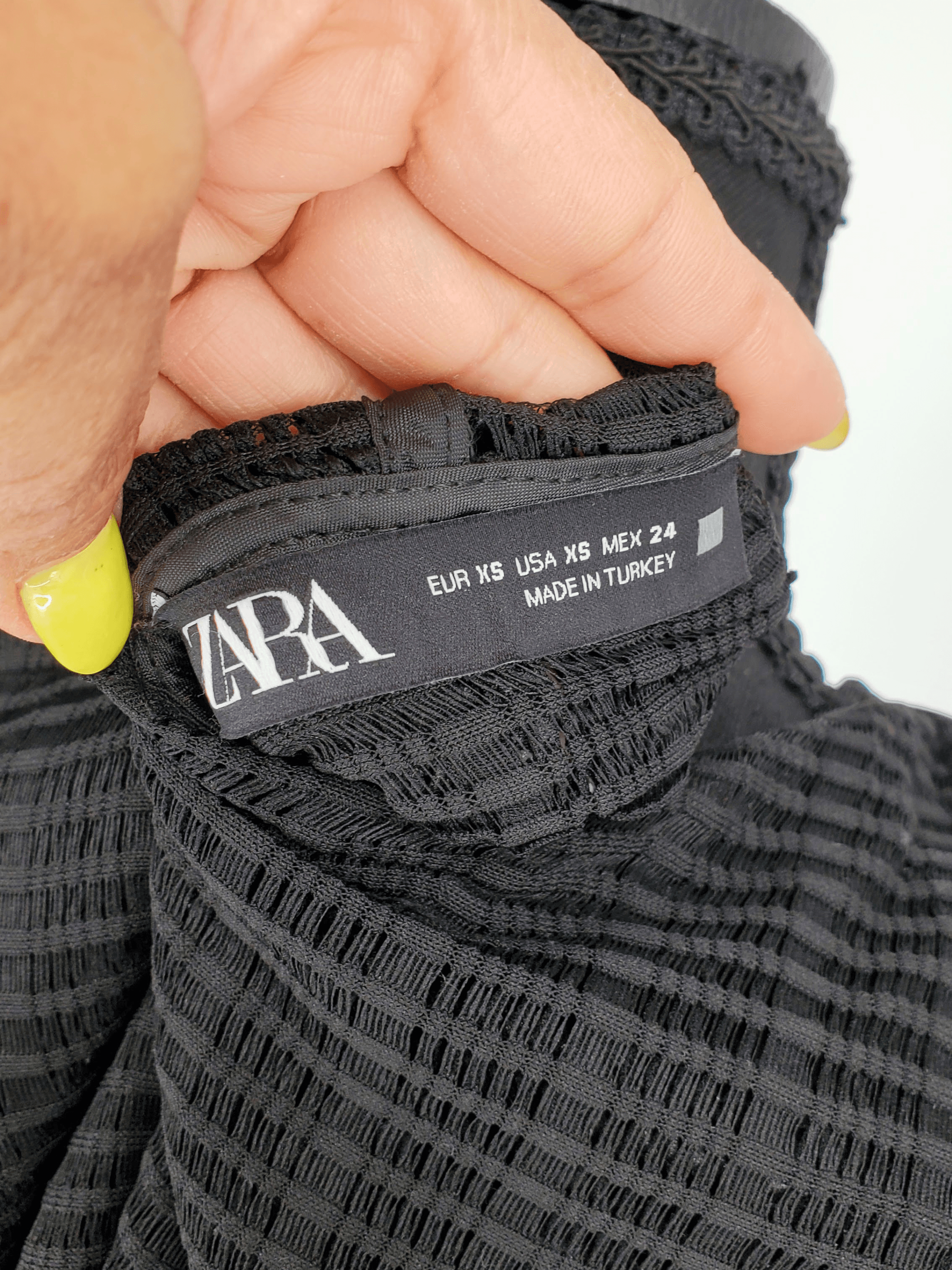 Zara, Frente. Condición: Mint.