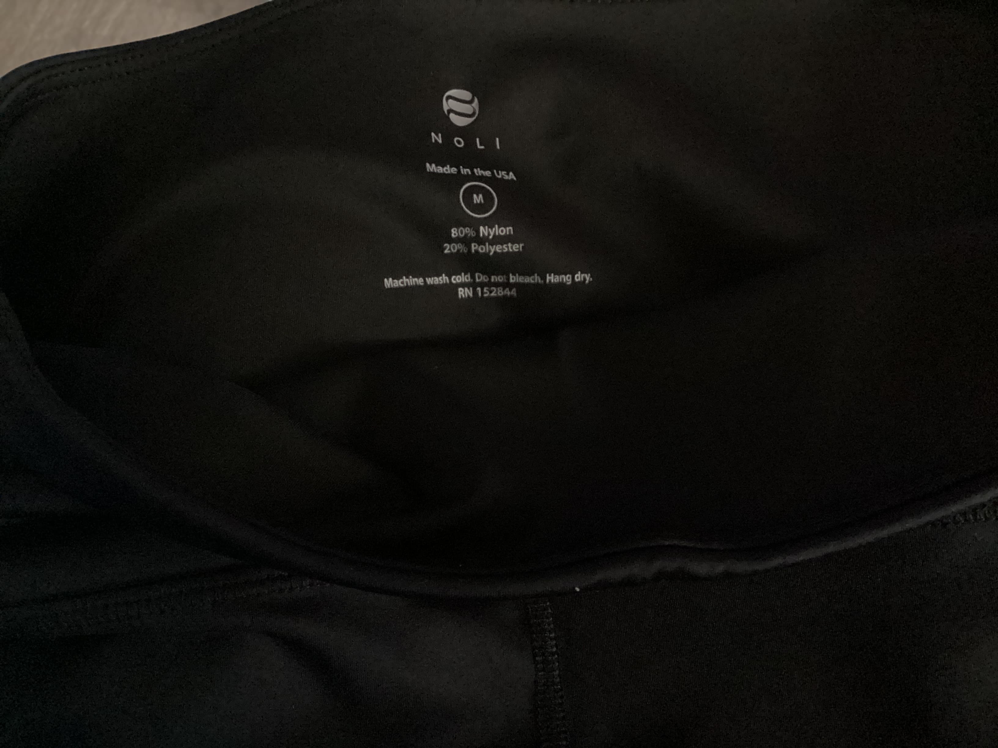 Noli yoga pants, Frente. Condición: Mint.
