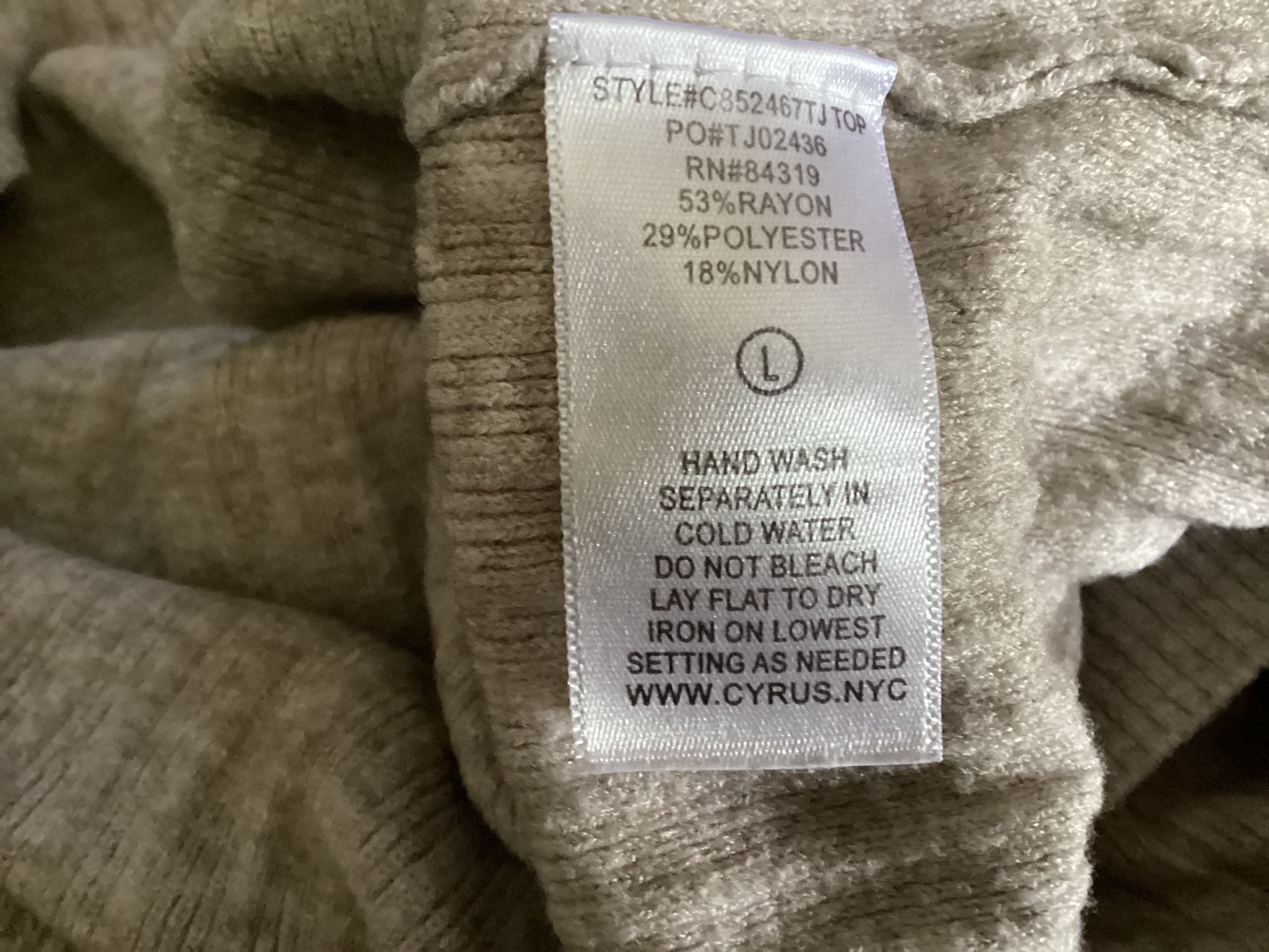 Cyrus size large almond color set, Frente. Condición: Excellent.