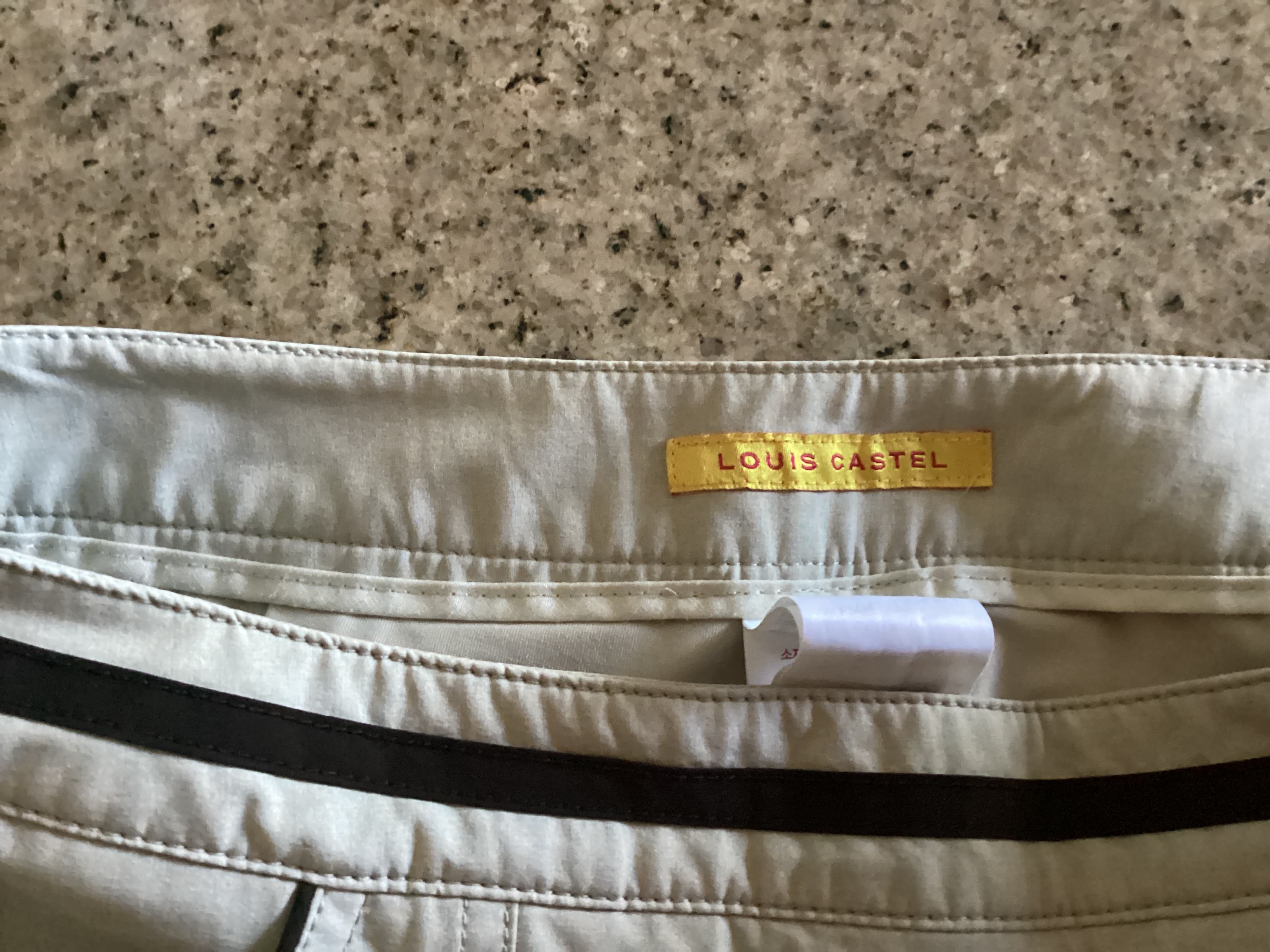 Louis Castel brown size small skort, Frente. Condición: Excellent.
