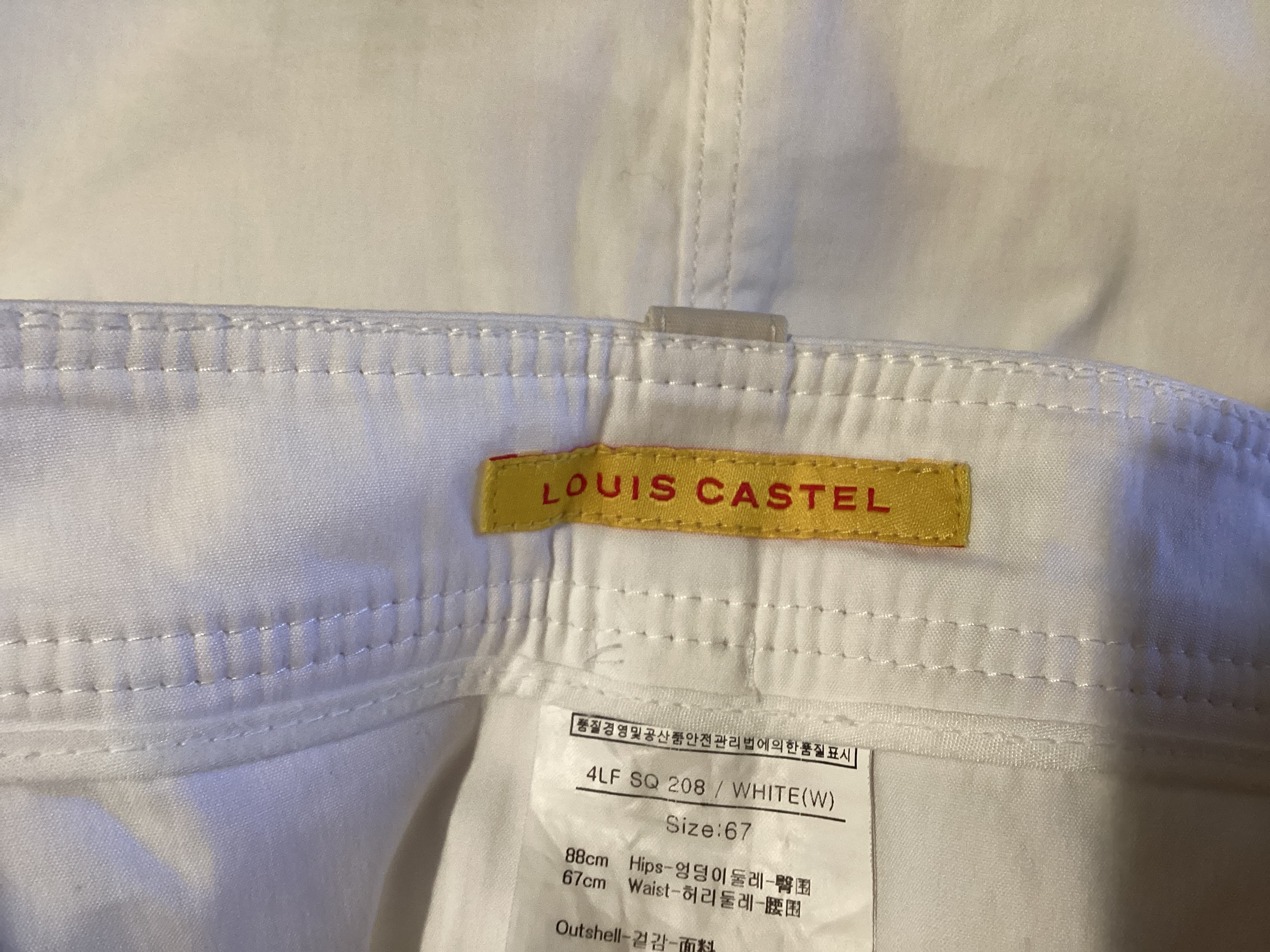 Louis Castel cream small skort , Frente. Condición: Excellent.