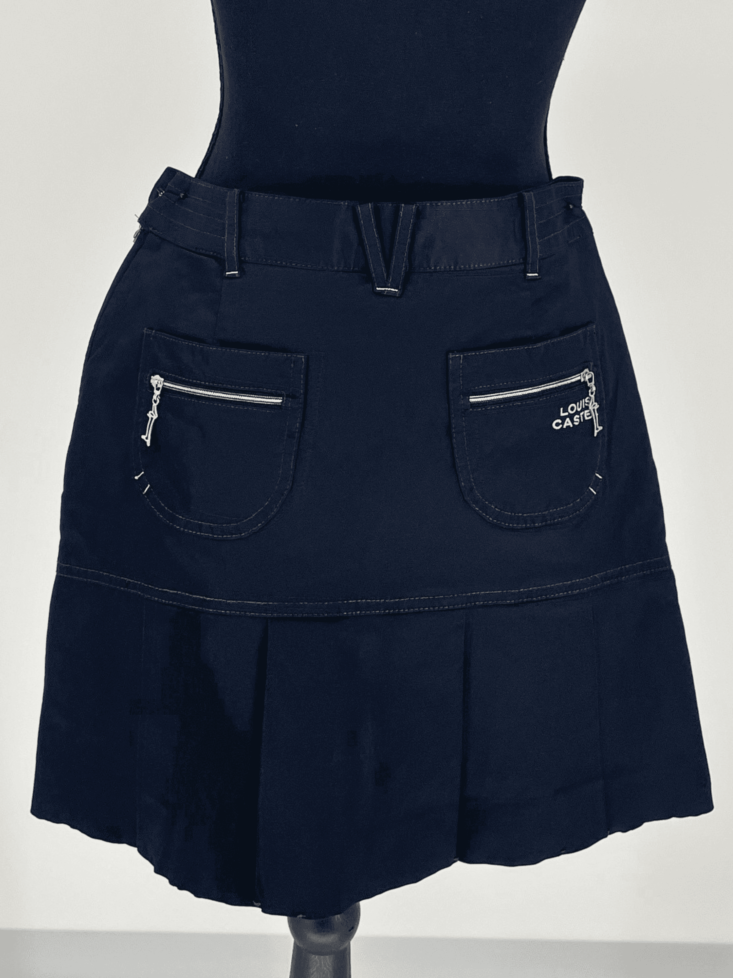 Louis Castel black golf skort, Frente. Condición: Excellent.