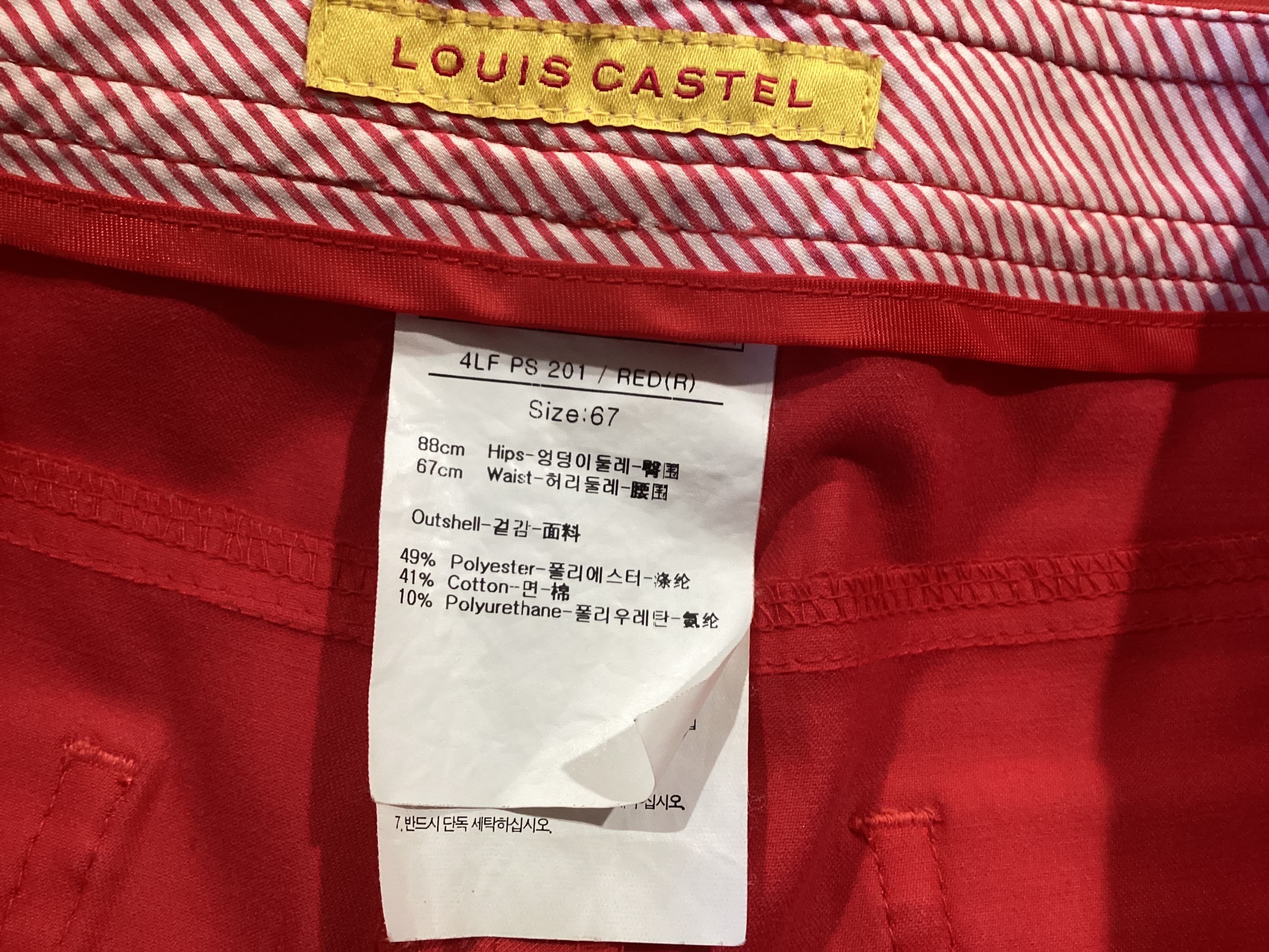 Louis Castel size small in red golf shorts, Frente. Condición: Good.