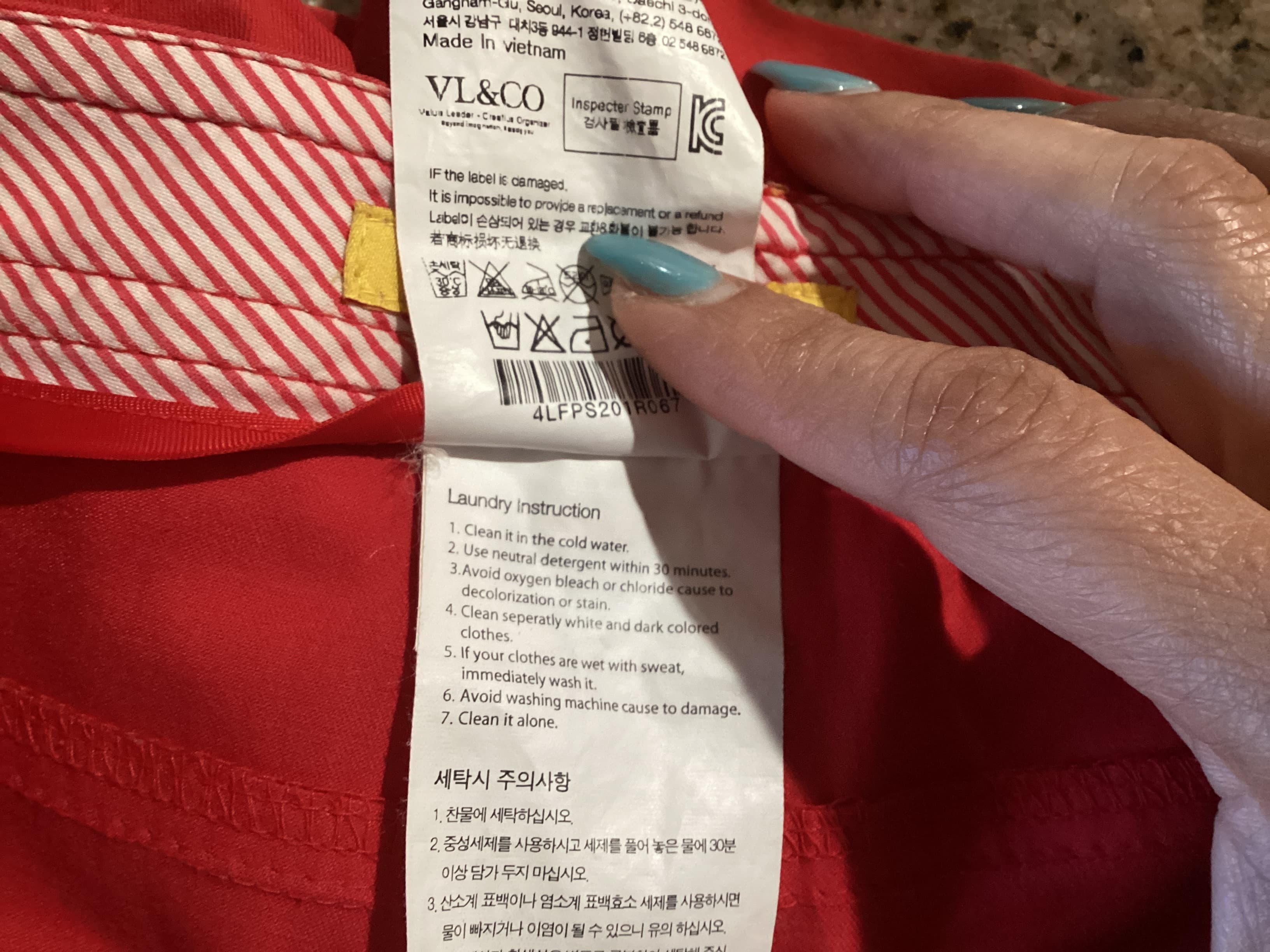 Louis Castel size small in red golf shorts, Frente. Condición: Good.